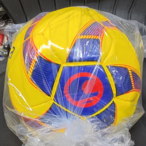 توپ فوتبال طرح uhlsport uh 2 2